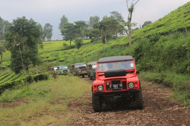 kegiatan seru offroad perusahaan di cikole lembang