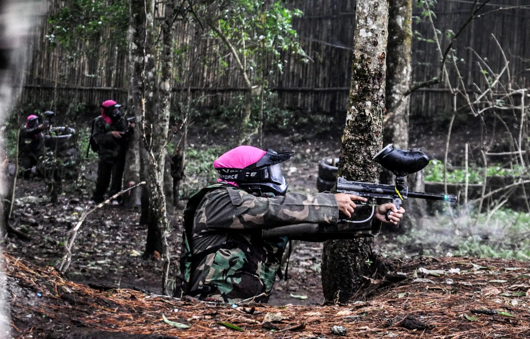 Ketegangan Bermain Paintball di Cikole