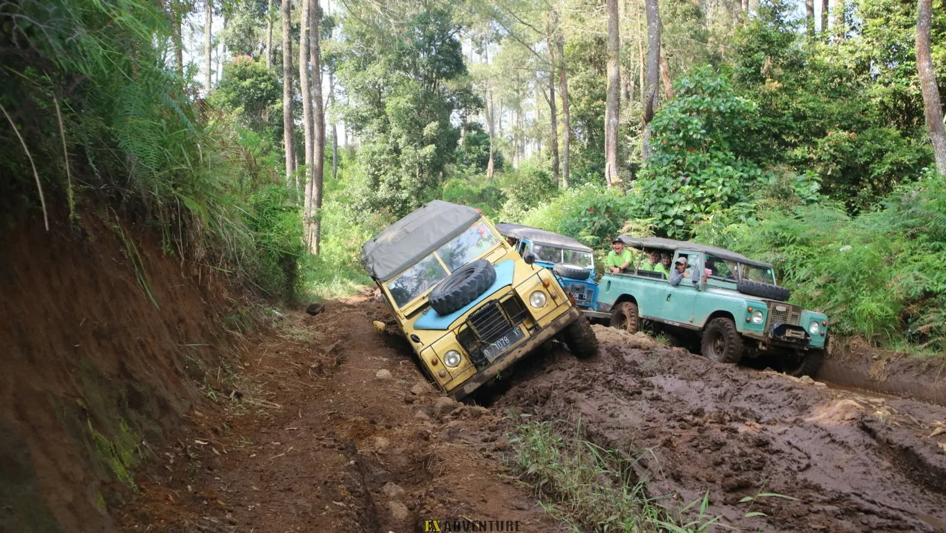 Landrover Kendaraan Offroad di Bandung