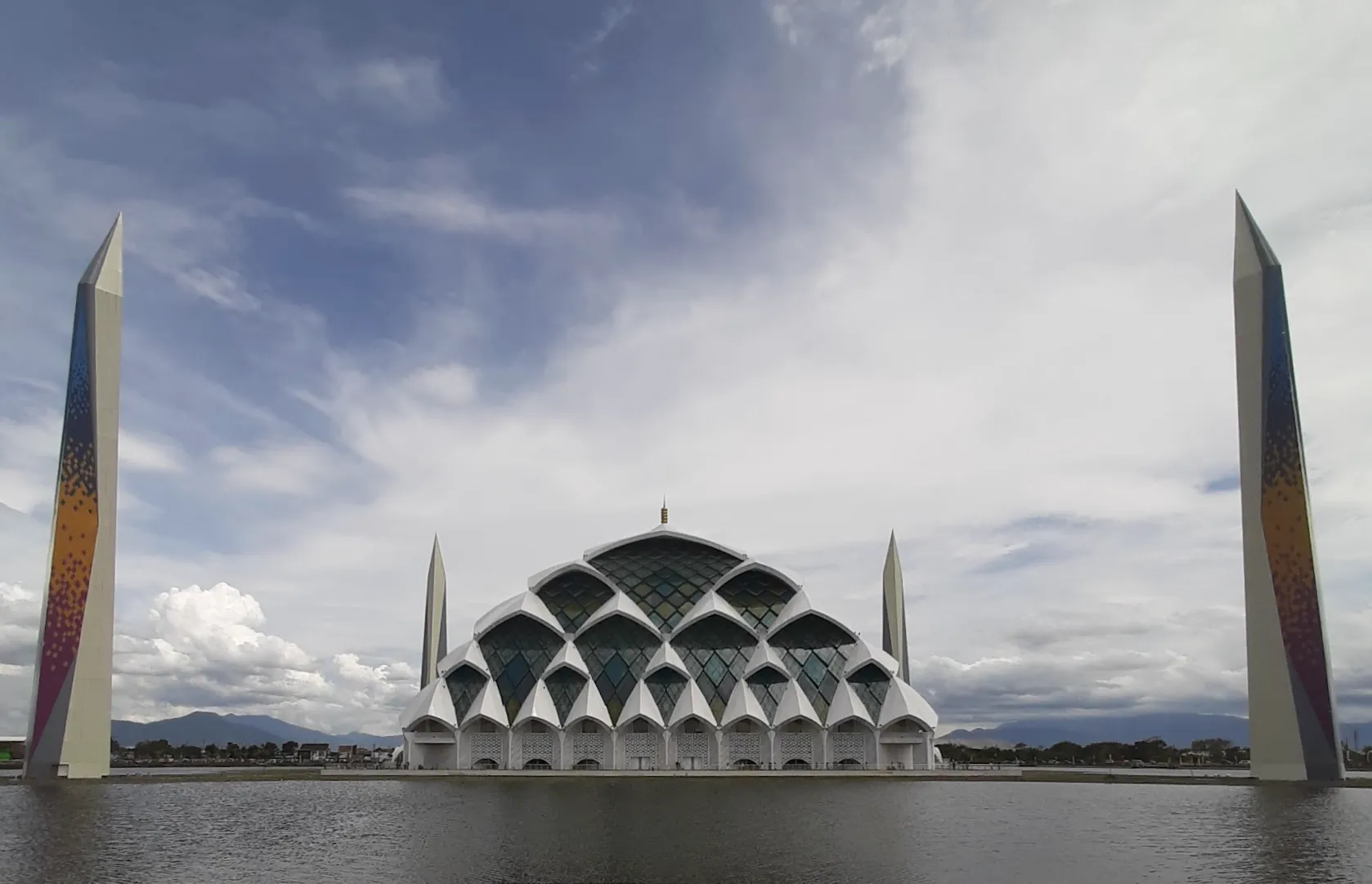 Masjid Raya Al Jabbar Bandung – Ikon Religi Futuristik Jawa Barat