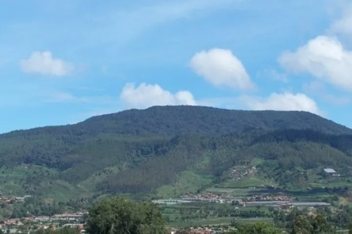 Legenda dan Mitos Gunung Tangkuban Parahu