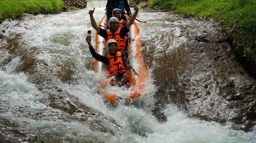 rafting ciater seru