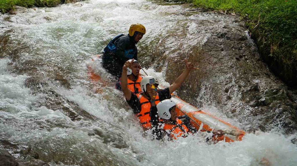 rafting sariater ciater zumartour