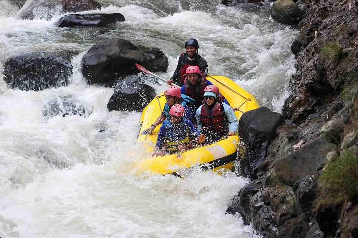 paket rafting seru