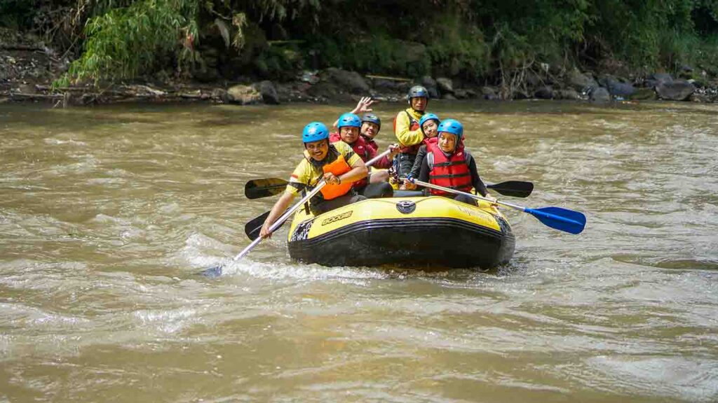 rafting garut mengasyikan
