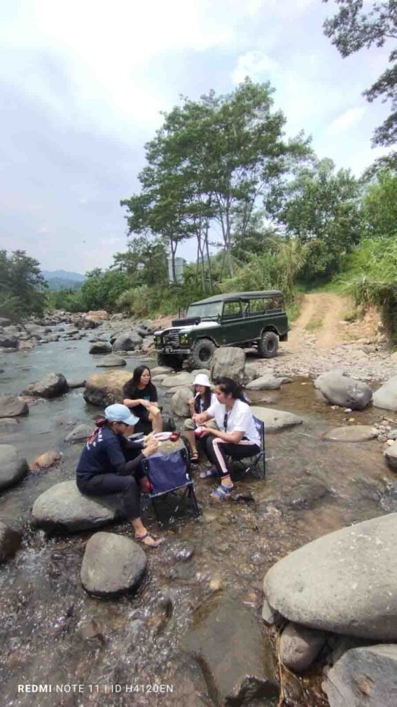 sungai di offroad bogor