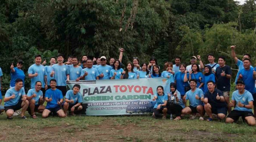 pekerja Toyota melakukan River Tubing Ciwidey